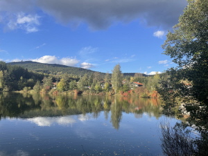 unser Dorf mit Blick &uuml;ber den See