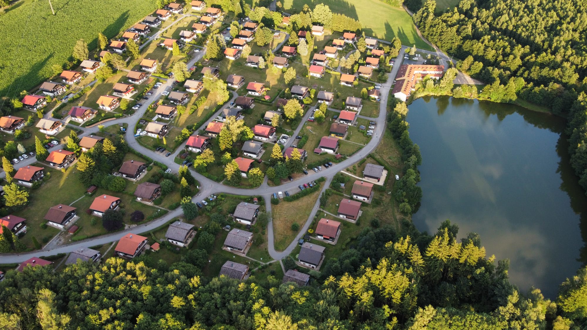 das Feriendorf mit Badesee